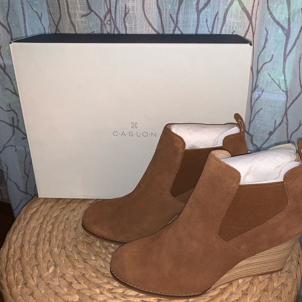 ***Brand New*** Caslon Brown suede Booties